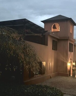 Exterior - Frogs Pond Vineyards (Red Hill)