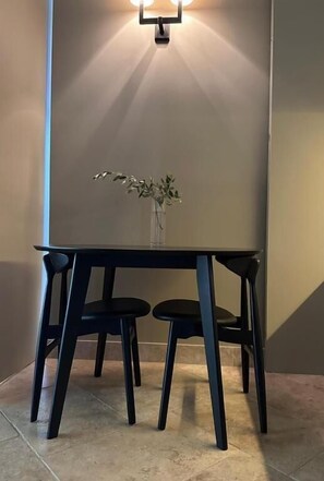 Dining - Frogs Pond Vineyards (Red Hill)