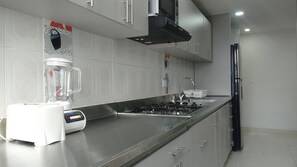 Private kitchen - Elegant Modern Haven Near Eafit Metro Station (Medellín)