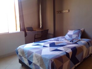 Room - Elegant Modern Haven Near Eafit Metro Station (Medellín)