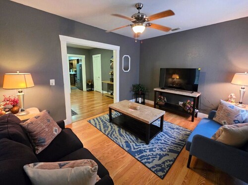 Stay Near Downtown Houston with Easy Access to Stadiums, Dining & Medical Center