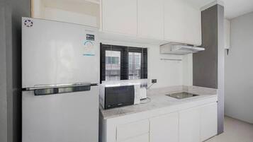 Fridge, microwave, stovetop, toaster
