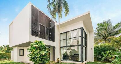 Ana's house in Lipa Noi