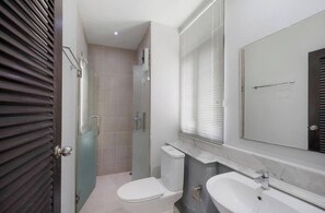 Bathroom - Ana's house in Lipa Noi (Lipa Noi)