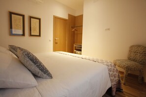 Iron/ironing board, Internet - Luxury Apartment in Museum Mile 2 (Madrid)