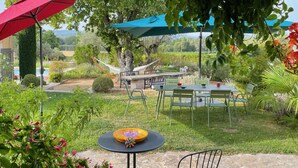 Outdoor dining - LA VOLIERE by Interhome (Carces)