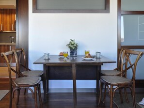 Dining - Luxury Apartment in Plaza de Colon (Madrid)