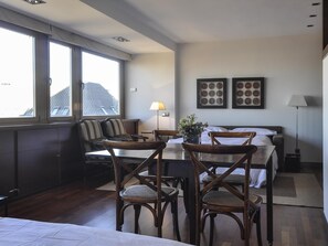 Dining - Luxury Apartment in Plaza de Colon (Madrid)