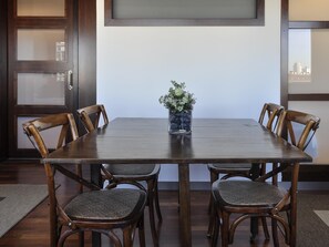 Dining - Luxury Apartment in Plaza de Colon (Madrid)