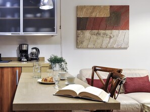 Dining - Luxury Studio in Plaza de Colon (Madrid)