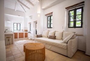 TV - Stavlo Open Plan Cottage Zakynthos (Korithi)