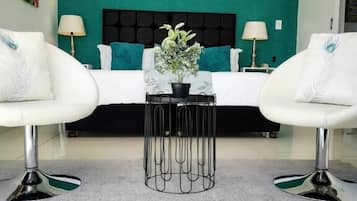 Superior-Suite, Balkon, Poolblick | Innenbereich