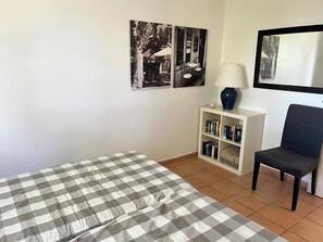 WiFi, bed sheets - Apartment (1st floor) for 4 people - Domaine de Port d'Alon (Saint-Cyr-sur-Mer)
