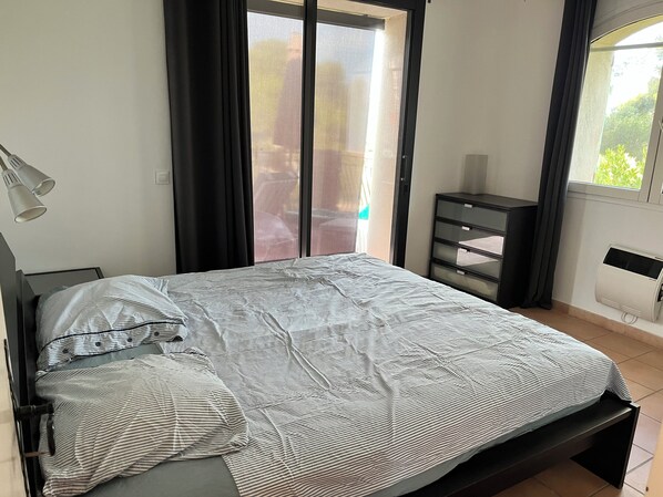 WiFi, bed sheets - Apartment (1st floor) for 4 people - Domaine de Port d'Alon (Saint-Cyr-sur-Mer)