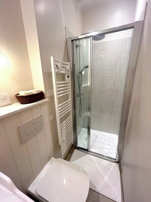 Comfort Double Room, Garden View | Bathroom - Le Clos des Berges de l'Ain (Charnoz-sur-Ain)