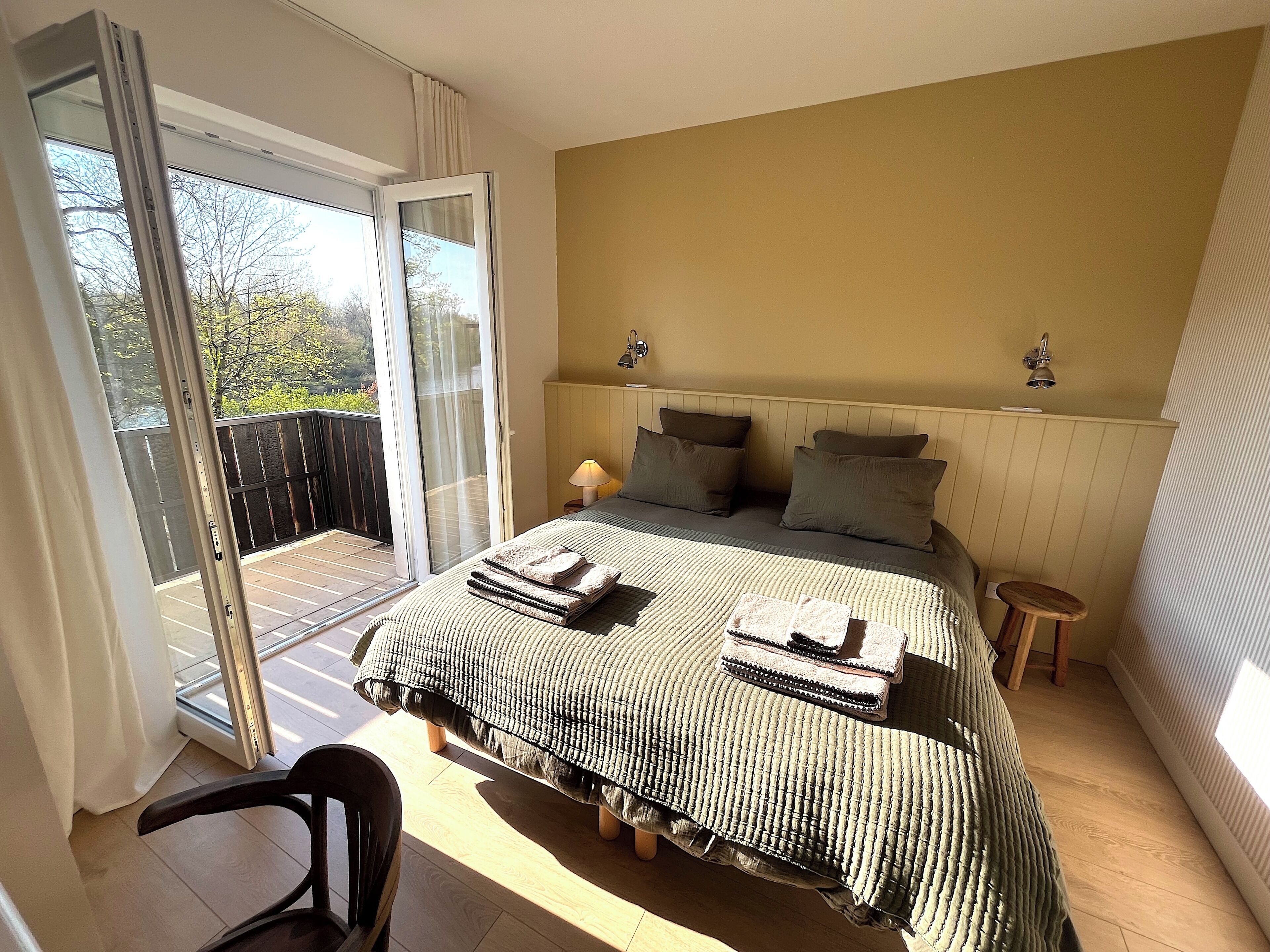 Deluxe Double or Twin Room, 1 King Bed, Private Bathroom, River View