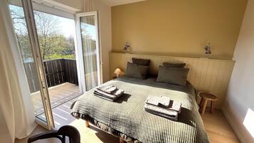 Deluxe Double or Twin Room, 1 King Bed, Private Bathroom, River View | Desk, laptop workspace, free WiFi
