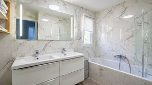Jetted bath, hair dryer, towels, soap