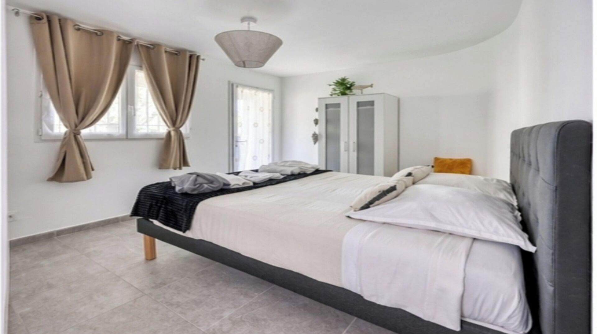4 chambres, fer et planche à repasser, Wi-Fi, draps fournis