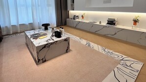 A modern living room with a marble coffee table, a built-in TV shelf, and a patterned rug. - Spacious master bedroom equipped with a private walk-in closet near Yuyuan (Shanghai)