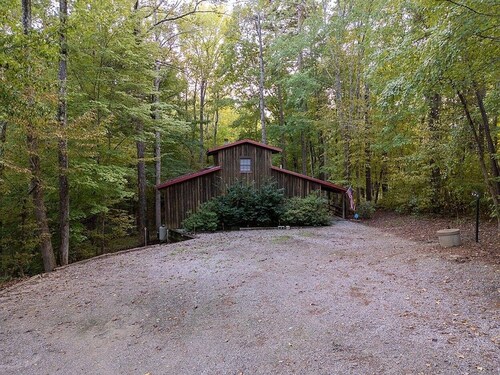 Cozy 3-bedroom cabin with private dock
