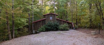 Cozy 3-bedroom cabin with private dock
