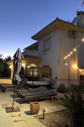 A villa with a patio area, including sun loungers and a covered seating area. - VILLA 25 by Interhome (Mutxamel)