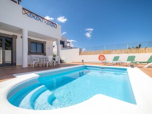 A heated pool - CASA LAGO, private villa in Playa Blanca by Interhome (Playa Blanca)