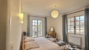 4 quartos, ferros/tábuas de passar roupa, Wi-Fi, roupa de cama