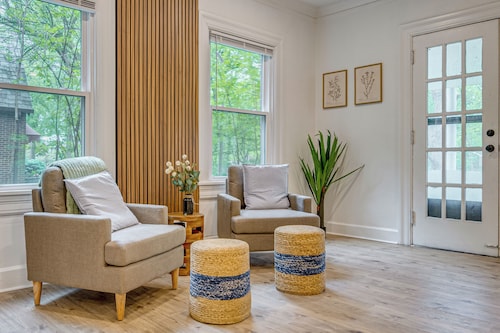 4 Mi to Dtwn! 5,180-Sq-Ft Escape in Indianapolis