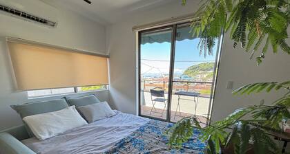 2 minute walk to the hot spring, with a view of the lighthouse on Enoshima Island, this is the vacation home in Inamuragasaki, Kamakura prepared just for you.