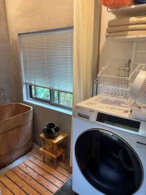 Interior - 2 minute walk to the hot spring, with a view of the lighthouse on Enoshima Island, this is the vacation home in Inamuragasaki, Kamakura prepared just for you. (鎌倉市稲村ガ崎)