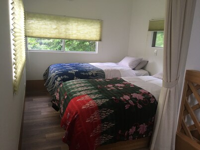 The lighthouse of Enoshima can be seen. This is a villa in Inamuragasaki, Kamakura, prepared for you.