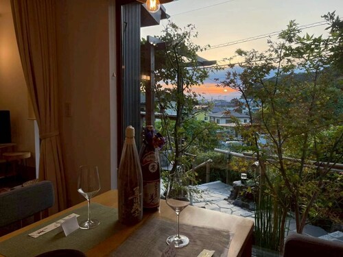 2 minute walk to the hot spring, with a view of the lighthouse on Enoshima Island, this is the vacation home in Inamuragasaki, Kamakura prepared just for you.