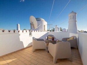 Terrace/patio - CARVOEIRO POOL HOUSE by VACATIONY by Interhome (Carvoeiro (Algarve))