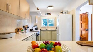 Fridge, microwave, oven, dishwasher - CARVOEIRO POOL HOUSE by VACATIONY by Interhome (Carvoeiro (Algarve))