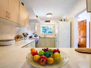 Fridge, microwave, oven, dishwasher - CARVOEIRO POOL HOUSE by VACATIONY by Interhome (Carvoeiro (Algarve))