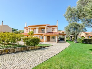 A two-story house with a paved driveway leading to the entrance. - Vacation home  by Interhome (Lagos)