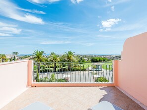 A balcony with a view of a green landscape and distant buildings. - Casa Rosa at Boavista Resort by Interhome (Lagos)