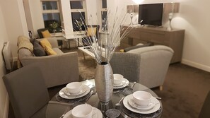 Dining - ⭐ Luxury 5-Star Apartment with Panoramic Pannett Park Views & Parking (Whitby)