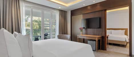 Family Suite | Desk, free WiFi