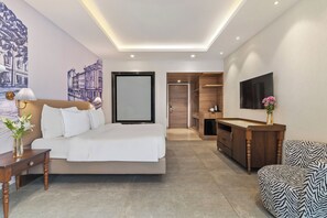 Deluxe Room | Desk, free WiFi