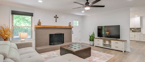 TV, fireplace