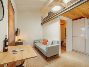 Interior - Apartment  by Interhome (Porto)