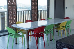 Vila, sacada, vista para a montanha | Opções para refeição ao ar livre