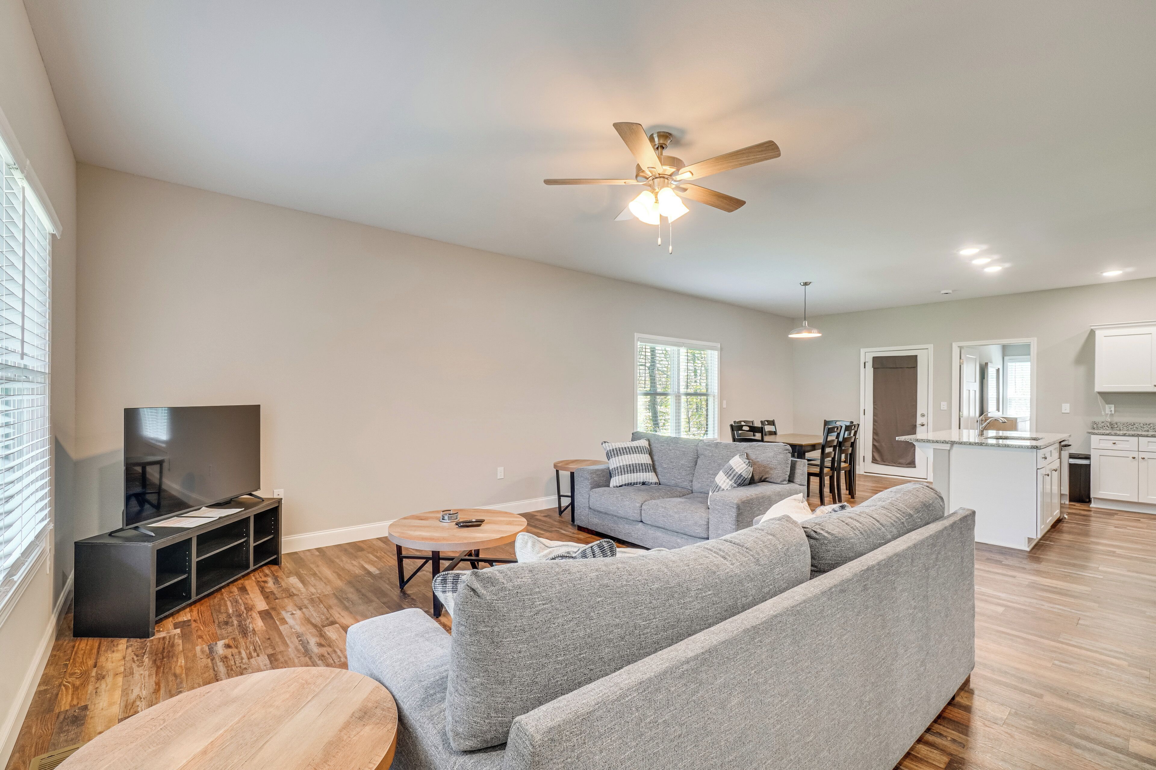 Walk To Cumberland County Playhouse! Modern Home - Crossville, TN