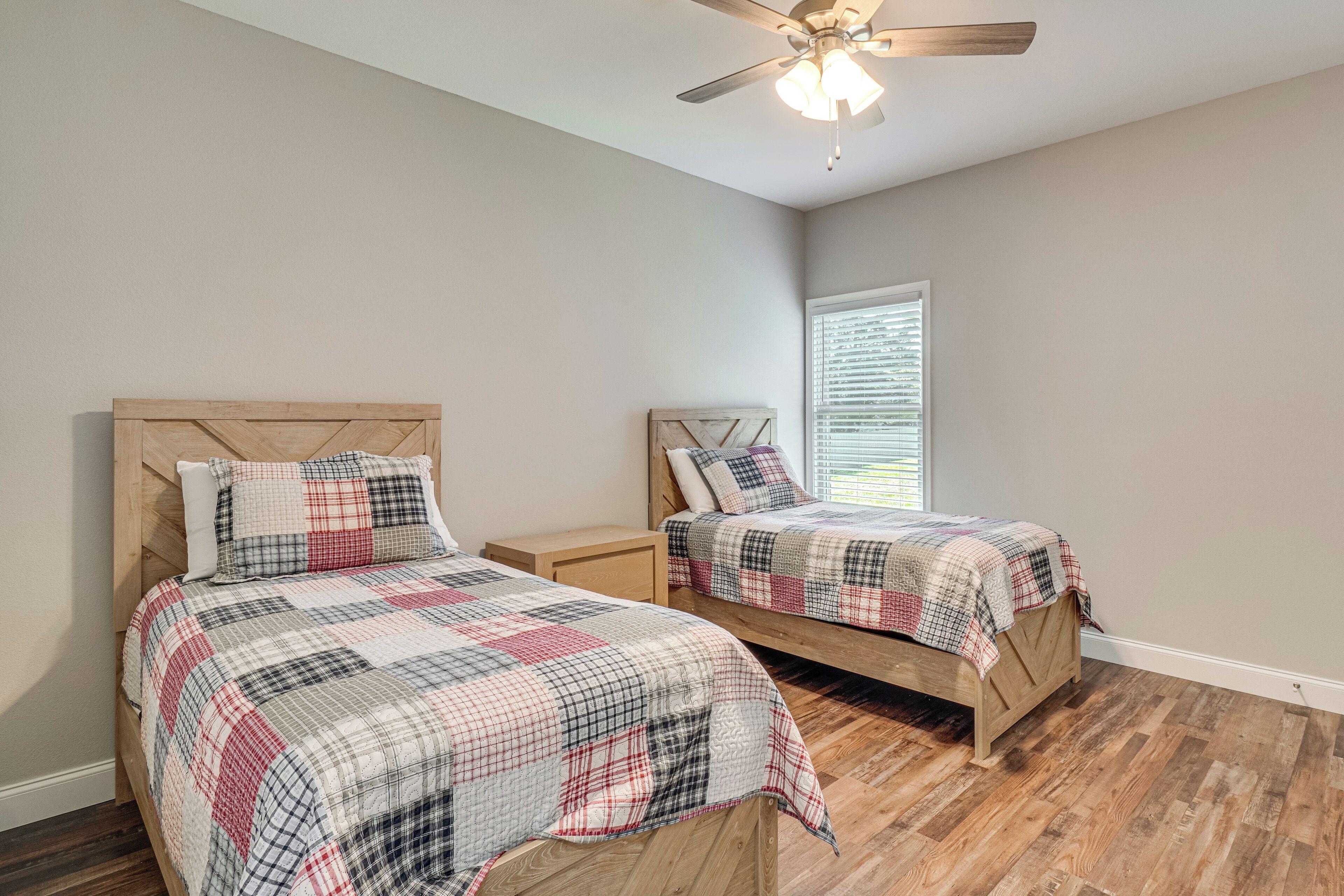 3 bedrooms, internet, bed sheets
