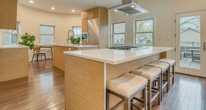 Steps to Lake & Beach! Multi-Level Oakland Haven