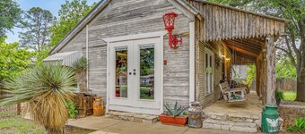 Walk to Granbury Square & Beach! 'Texas Cottage'