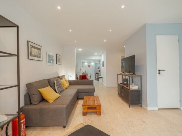 Living Room - PORTO WINDOW TERRACE HOUSE by VACATIONY by Interhome (Porto)